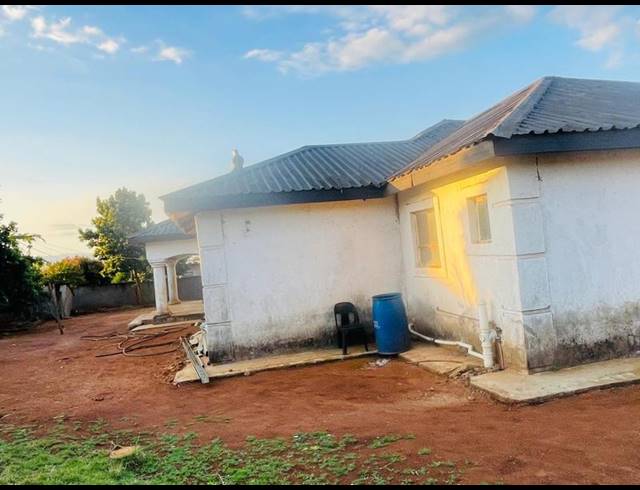4 BEDROOM HOUSE FOR SALE IN DZWERANI